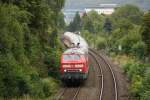 218 470 mit einem RE nach Hannover in Goslar am 31.07.2011.