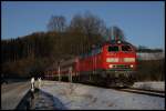218 432-3 mit dem Wintermrchen-Express kurz vor dem Hp Grafeneck, 05.02.12
