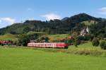 218 487 mit RE 57493 bei Blaichach (11.08.2011)