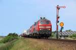 218 362-2 und eine weitere 218 mit einem Sylt-Shuttle in Keitum am 07.07.2012