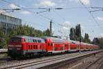 218 428 schiebt am 17.8.12 einen RE durch Mnchen-Heimeranplatz.