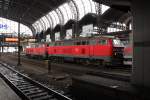 218 363-0 und 218 386-1 warten am 10.03.2013 in Hamburg Hbf auf den IC nach Westerland/Sylt.