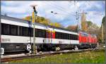 218 405-9 und 218 498-4 beschleunigen den EC193 auf dem Seedamm bei Lindau Richtung Allgu.