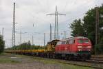 DBG/Bahnbaugruppe 218 261 am 26.6.13 mit einem SLW und einem Langschienenzug in Ratingen-Lintorf.