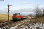 218 495-0 mit dem RE 22311 Rottweil-Neustadt bei der Einfahrt in Döggingen am 01.03.2014.