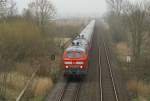 Durchaus auch trüb kann der Frühling in Norddeutschland sein, wie das Foto eines von 218 369-7  gezogenen IC bei Bekdorf am 4.04.2009 zeigt.