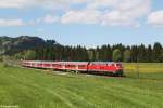 218 435 mit RE 57506 am 18.05.2014 bei Hopferau.