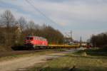 218 261-6 mit einem Rungenwagenzug in Leverkusen-Alkenrath am 17.03.15