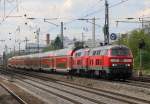 Doppeltraktion aus BR 218 (218 422-4 führend) mit Regionalzug aus Richtung München Hauoptbahnhof kommend. Aufgenommen am München-Heimeranplatz am 22.04.2014.