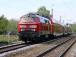 218 423-2 kommt mit einem RE aus Richtung München Hbf durch München-Riem. Aufgenommen am 25.04.2014.