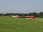 Die 218 403 und die 218 454 mit einem EC nach München am 05.07.2015 unterwegs bei Kißlegg.