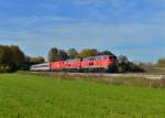 218 404 + 218 418 + 1016 013 mit dem umgeleiteten EC 113 am 26.10.2013 bei Weidenbach. 