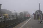 Aus dem Nebel bei Bredtsedt taucht 218 315 mit IC 2375 Richtung Karlsruhe auf(25.1.16).