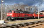 218 495-0  und  218 409-1  fahren durch Ruhland. Aufgenommen am 23.02.2016.