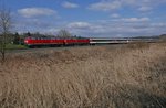 Von Mnchen kommend ziehen 218 419-0 und 218 433-1 am 13.03.2016 die Wagen des nach Zrich fahrenden EC 194 gleich durch Weiensberg.