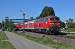 218 443-0 zieht am 7.8.2016 einen IRE nach Lindau. An Wochenenden fuhren die IRE zwischen Ulm und Lindau teilweise mit Radwagen in Form eines n.wagens, diese sind nun auch Geschichte, mit den durchgebundenen IRE Lindau-Stuttgart ab 2017 wird es diese nicht mehr geben. Die Aufnahme enstand im Bhf Niederbiegen, welcher nun umgebaut und die Formsignale  verloren  hat