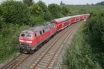 Von Mnchen kommend zieht 218 420-8 die Wagen des RE 57408 mit dem Ziel Lindau das Geflle zum Bodensee hinunter. Aufnahme entstand bei Bodolz am 23.09.2016.