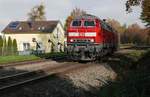 Gleisdreieck Lindau und die etwas lngere Rangierfahrt von zwei 218ern zum Lokwechsel (||) -  Auf der Rangierfahrt von Lindau Hbf ber Enzisweiler zurck nach Lindau-Reutin passieren 218 476-0 und 218 465-2 am 29.10.2016 den Abzweig Lindau-Aeschach. Nach der Fahrt ber den Verbindungsbogen werden die beiden 218er die Wagen des IC 118 in Lindau-Reutin bernehmen.