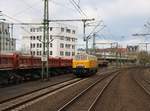 DB Bahnbaugruppe 218 304-4 beim Rangieren am 31.03.18 in Frankfurt am Main Westbahnhof. Die Strecke war gesperrt wegen der Bauarbeiten aber der Bahnsteig war offen. Das Foto wurde vom Bahnsteig aus gemacht 