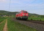 218 272-3 kam am 10.05.2016 als Tfzf über die KBS 610 in Richtung Süden. Aufgenommen zwischen Mecklar und Ludwigsau-Friedlos.