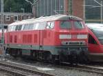 218-408-3 wartet in Mainz auf ihren nchsten Einsatz am 224.7.07.
Leider habe ich die Nummer des dahinter stehenden Triebzugs vergessen.
