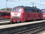 218 156 (or) geniesst am 15.08.2007 die Mittagssonne in Augsburg Hbf