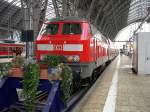 Frankfurt am Main 2006 - So sauber habe ich 218 420-8 auch noch nicht erlebt. Am 18.09.2006 steht sie abfahrbereit mit einem Regionalzug nach Bad Vilbel im Hauptbahnhof von Frankfurt bereit.