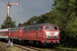 218 157 + 184 kommen mit einem Autozug von derInsel Sylt. Niebll 26.08.2006