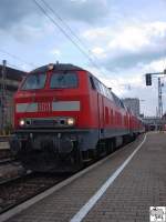 Zwei Lokomtiven der Baureihe 218 (218 467-9 und dahinter 218 202-0) schoben am 16. Mai 2008 einen Personenzug in den Mnchener Hauptbahnhof.