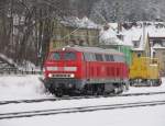 218 823-3 rangiert am 2. Januar 2011 ber Gleis 4 in Kronach. Sie hatte zuvor den Kronacher Schneepflug aus Hof zurckgebracht, da dieser ber das Wochenende von dort aus leihweise im Einsatz war.