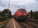 Die Diesellokomotive BR 218 163-4 fuhr am 22.06.06 mit RE 22543 nach Ulm Hbf in den Haltepunkt Hofen(b Aalen) ein.