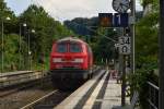 Nachschuß auf die 218 261-6 bei der Durchfahrt in Neckargerach.