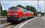 218 416-6 und 218 401-8 übernehmen in Lindau Hbf den EC 191.