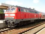 218 468 vom Bh Kempten ist am 29.07.2003 mit RE 21456 von Mnchen nach Lindau im Knotenbahnhof Buchloe angekommen.