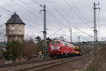 RP 218 402 mit RP 218 376 und bissl Baugerümpel unterwegs von München Ost nach Gotha am 11.02.2022 in Saalfeld.