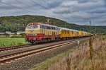 218 105-5 ist am 13.10.16 mit einen Bauzug in Richtung Würzburg unterwegs gesehen bei Harrbach.