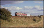 Der Interregio 342, hier am 16.9.1990 um 1635 Uhr bei Ummendorf kurz vor Marienbor, hatte gleich zwei U-Boote als Zugloks. 119168 und 119122 dürften damit sicher den damaligen Grenzbahnhof Marienborn erreicht haben.