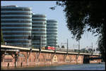 Die Museumslok 119158 ist hier am 23.9.2006 in Höhe Jannowitzbrücke auf der Berliner Stadtbahn mit einem historischen Personenzug in Richtung Hauptbahnhof Berlin unterwegs.