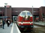 BR 119 158-4 -DR- mit ihrem  Marzipan-Express  am Haken beendet seine Reise in die Marzipan-Stadt Lbeck am Bahnsteig 5.