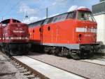 Diesellokomotiven  219 084-1 der DB und 213 334 der Rennsteigbahn anllich der Fahrzeugausstellung 2005 in Erfurt