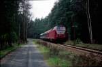 Am 15. April 2000 faehrt 219 016-3 durch Waelder noerdlich von Ottendorf Okrilla. Auf der Rueckfahrt nach Dresden entwickelte die Lok einen Defekt. Der Zug wurde ab Ottendorf Okrilla nicht weiter gefahren.