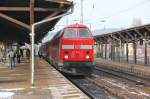 Ein Unterwegshalt in Leinefelde mit 219 084-1 und dem Advent-Express nach Erfurt.