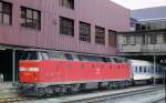 Lbeck Hbf 1999. Die 219 096 vom Bw Rostock, ist gerade mit einem Pz aus Schwerin eingelaufen.