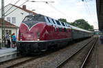V200 033 am 9.6.18 mit DPE 23059 kurz vor der Abfahrt in Donaueschingen nach Stuttgart.