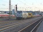 V 270.09 zieht einen kleinen Bauzug am 07.08.2011 durch Kaiserslautern hbf