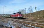 Am 19.01.2019 ist die V200 033 mit einem Sonderzug auf dem Weg nach Winterberg und hat gerade den Bahnhof in Arnsberg verlassen.