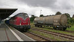 Nach der Kalkverladung steht 221 145-6 (V 200 145) mit dem ersten Teil der Wagen im Bahnhof Staßfurt auf Gleis 3. Der Zug musste hier Kopf machen und wartet nun auf die Abfahrt nach Schönebeck(Elbe). Daneben ein abgestellter Kesselwagen mit der Bezeichnung  Zaens  (33 85 7970 316-0 CH-VTGCH).

🧰 Ostmecklenburgische Bahnwerk GmbH, vermietet an die Eisenbahngesellschaft Potsdam mbH (EGP) | VTG AG
🚩 Bahnstrecke Schönebeck–Güsten (KBS 335)
🕓 19.8.2021 | 16:46 Uhr