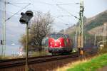 Es war nur Samstag: Total berraschend kam 221 117-5 als Lokzug auf der rechten Rheinstrecke daher. Eine wunderschne Lok. (April 2009).