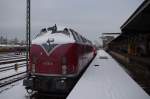 V 270.10 steht am 25.01.2013 mit einem Schneepflug in Weiden in der Oberpfalz abgestellt. 