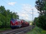 Am 24.5.14 zog die V270.10 einen Sand und Schotterzug durch das Maintal. Würde die Lok ein paar Sekunden später kommen, wäre das Bild gnadenlos in die Hose gegangen. ;)
Aufgenommen bei Thüngersheim. 